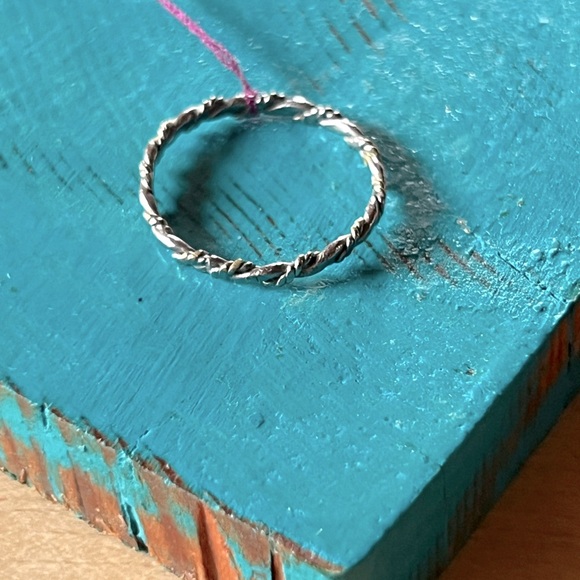 NAVAJO SILVER THIN TWISTED ROPE RING BAND sz 6.75. - Picture 5 of 5